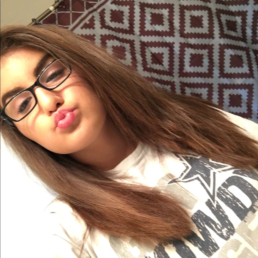 Meet your Posher, Amilya